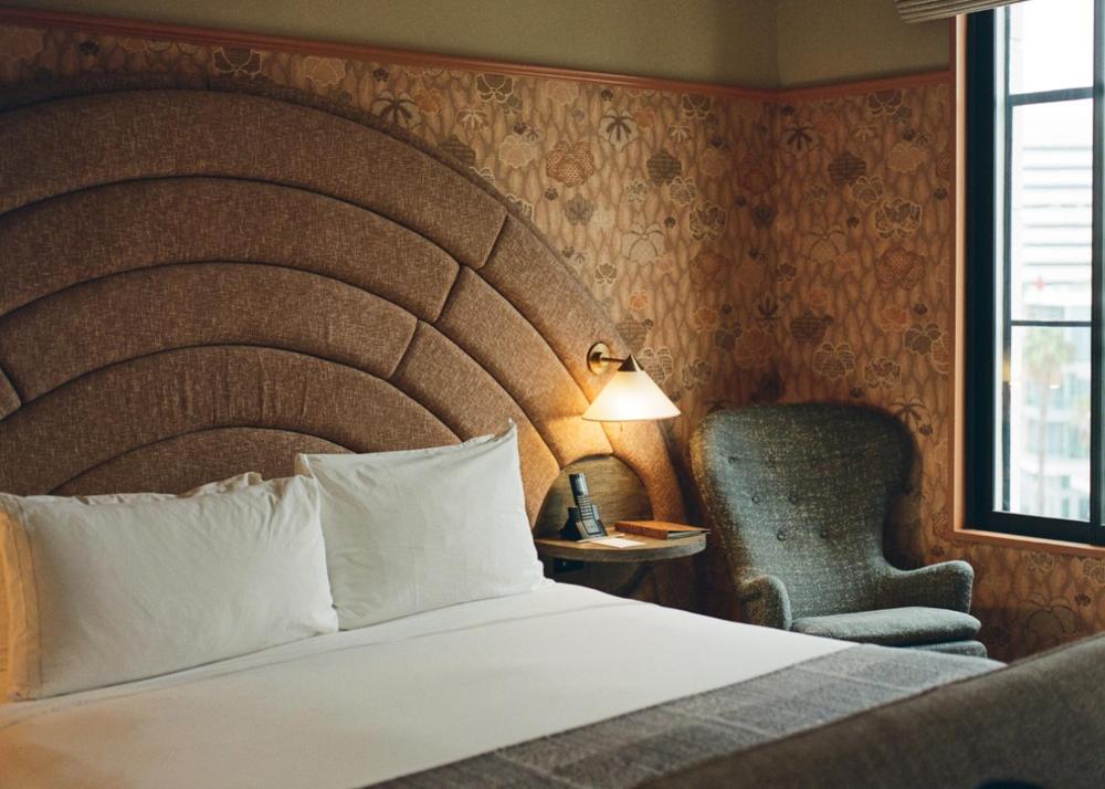 Superior King Room interior